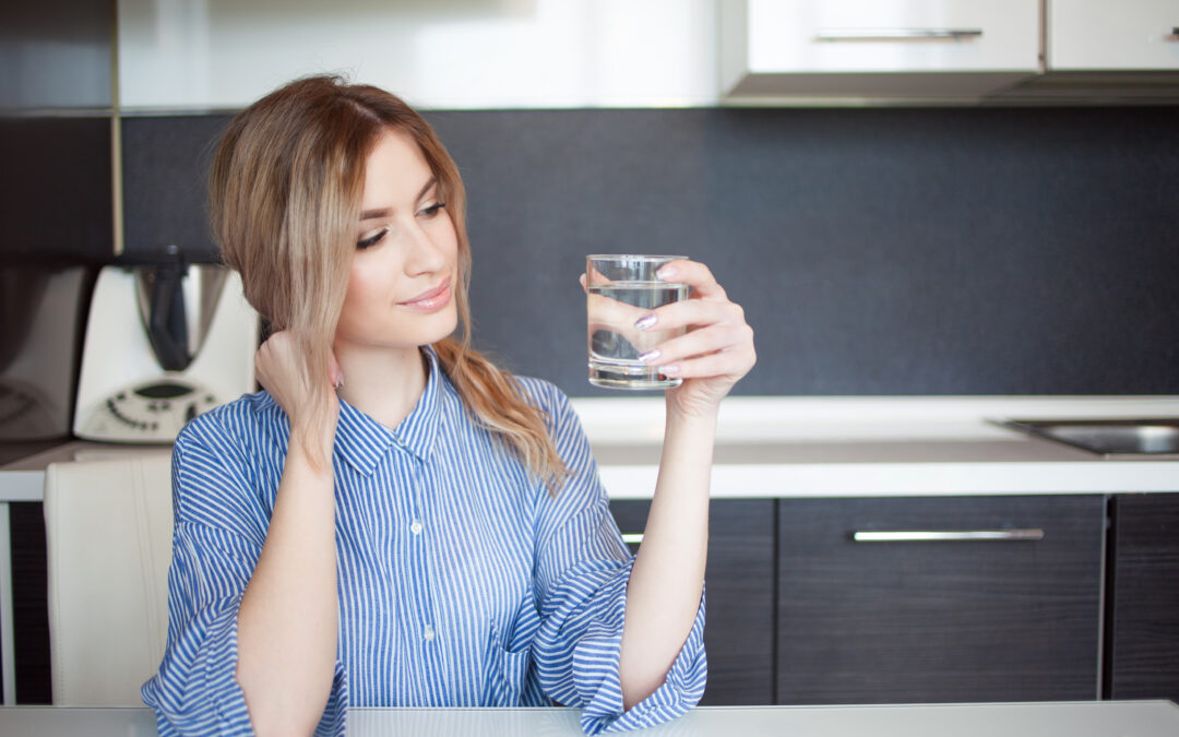 8 Ways to Tell If Your Drinking Water Is Potentially Dangerous